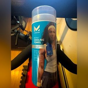 NWT-Mission Instant Cooling Towel - Blue - 10" x 33